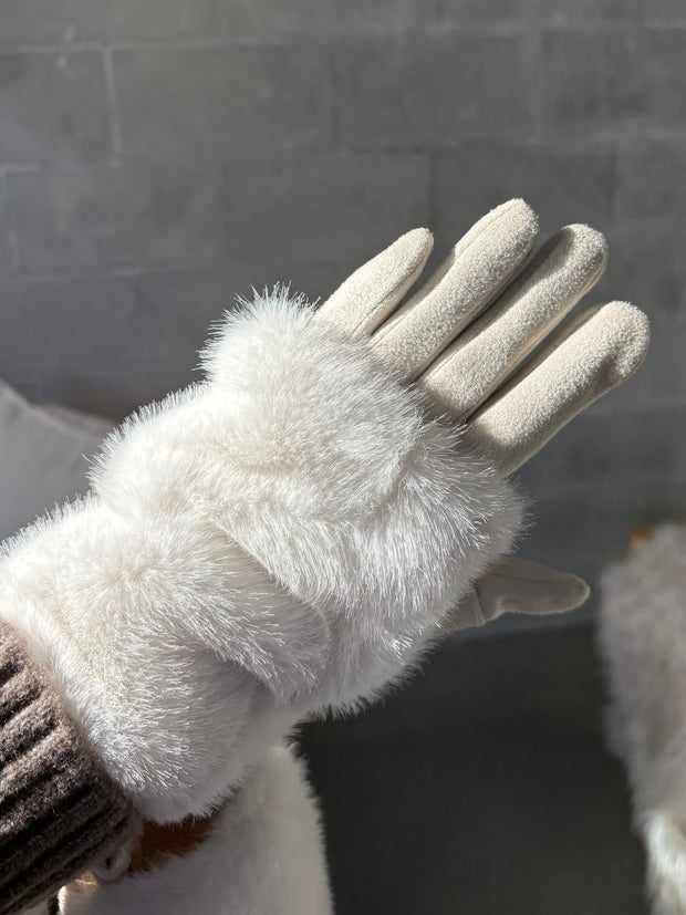 C'EST MOI 2 Piece Faux Fur Gloves