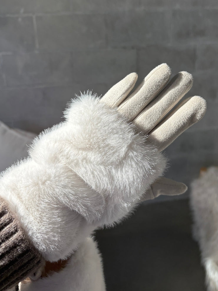 C'EST MOI 2 Piece Faux Fur Gloves