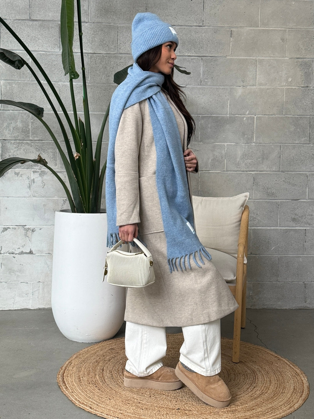 margarines hooded scarf blue フードスカーフ Tapis Noir（タピ ノワール）｜Classical Blue Flower Scarf