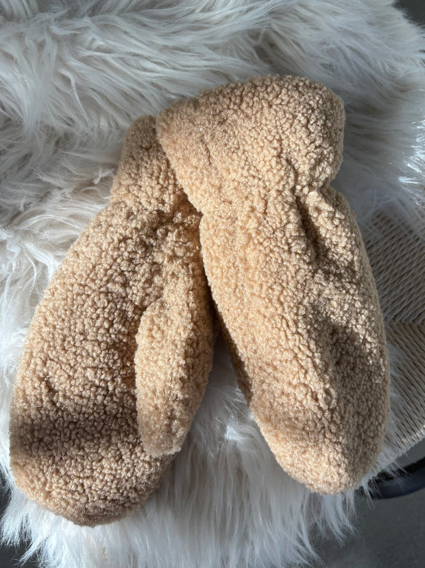 C'EST MOI Teddy Sherpa Mittens
