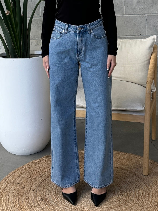 ABRAND 95 Mid Rise Baggy Gigi Jean