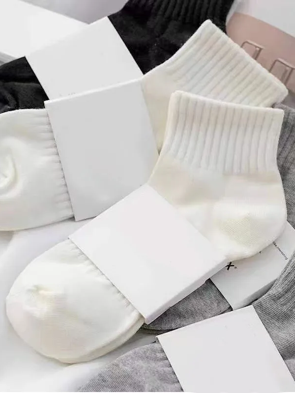 27 Ribbed Ankle Socks