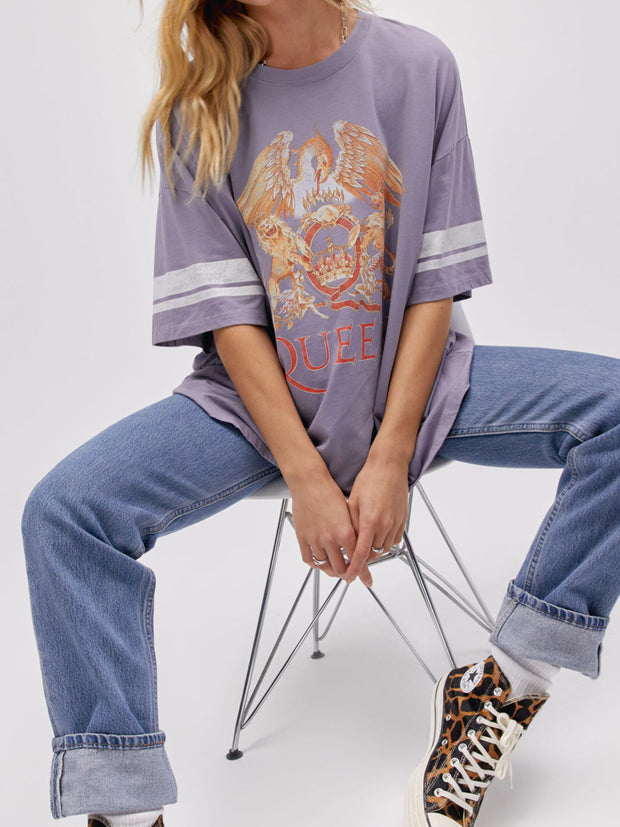 DAYDREAMER Queen Varsity Crest O/S Tee