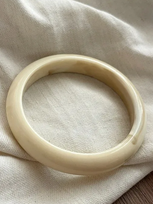 27 Classic Round Bangle