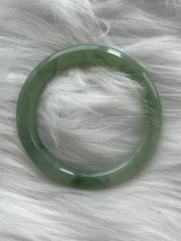 27 Classic Round Bangle