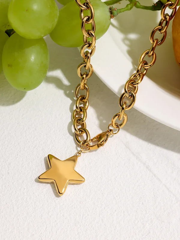 27 Chunky Star Pendant Necklace