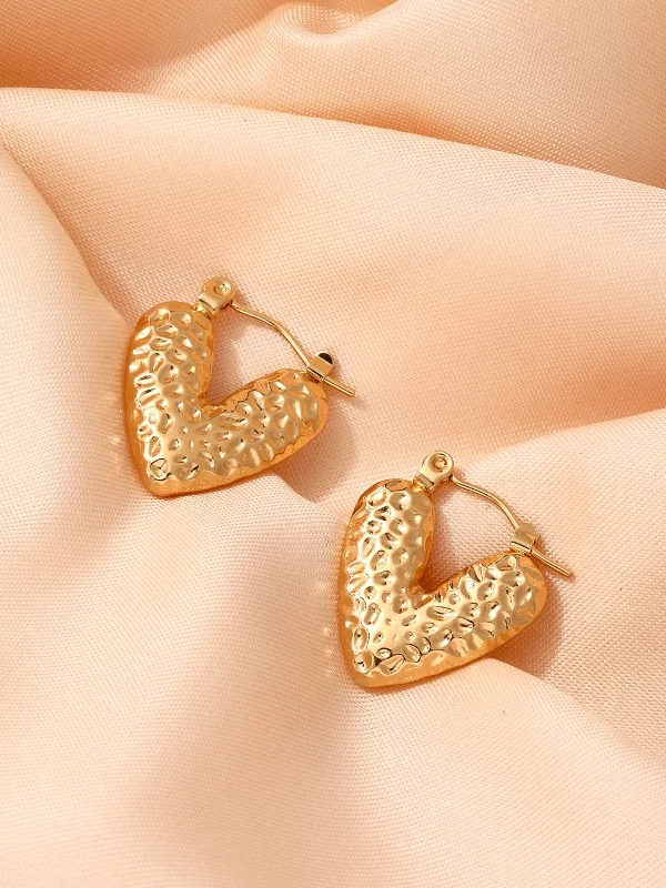 27 Textured Heart Earring