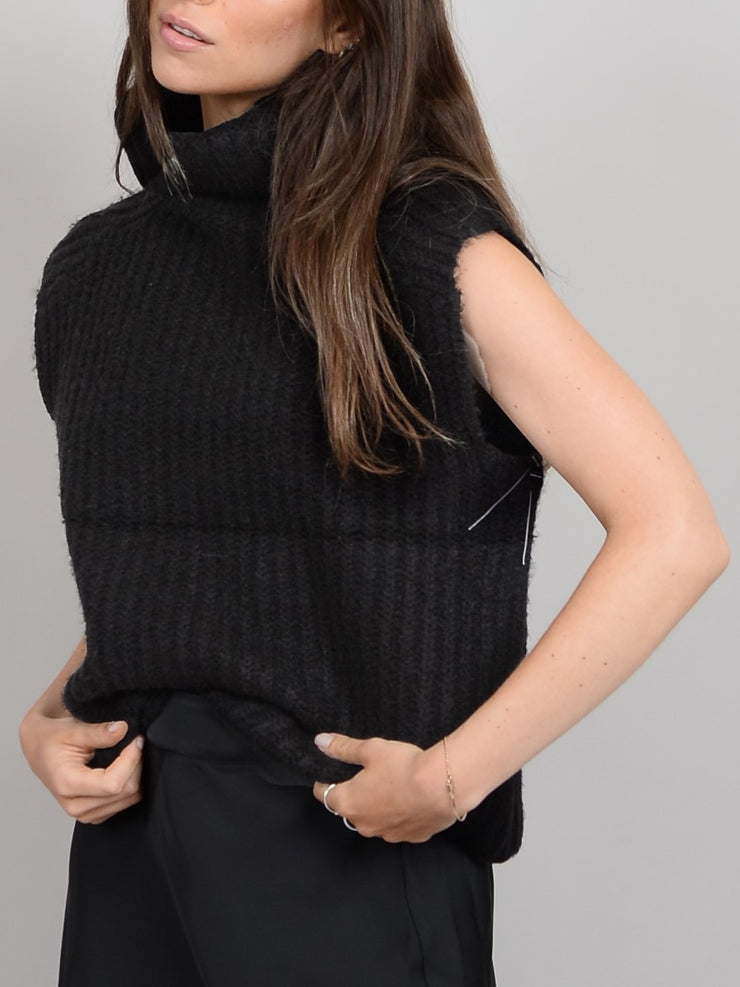 RD STYLE Knit Turtleneck Sleeveless Top