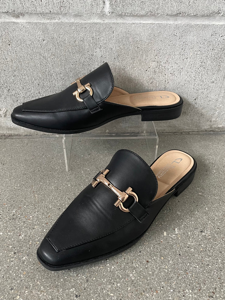 CHINESE LAUNDRY Score Mule 27 Boutique